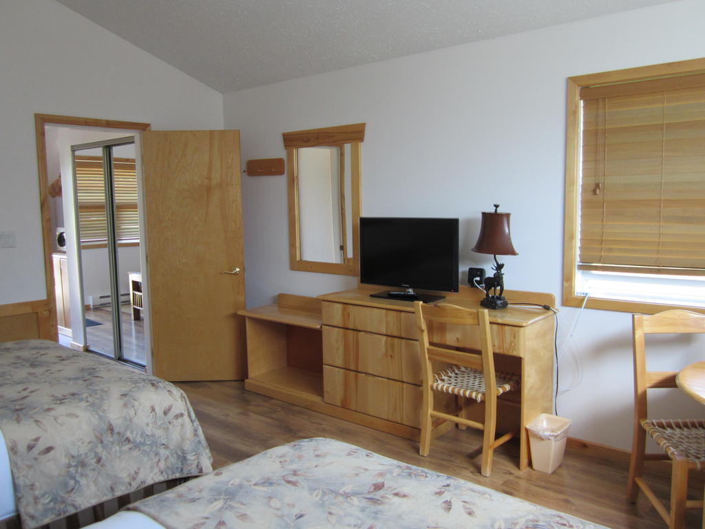 Beaver Creek Lodge And Cabins McBride Oda fotoğraf