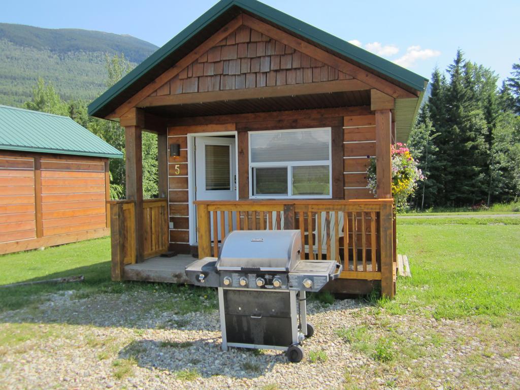 Beaver Creek Lodge And Cabins McBride Oda fotoğraf